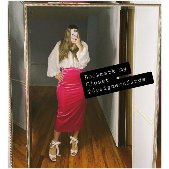 ❤️🔥BOOKMARK MY CLOSET BY LIKING THIS POST❤️🔥 - Picture 1 of 3